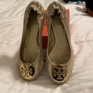 Tory Burch Platinum gold Reva flat